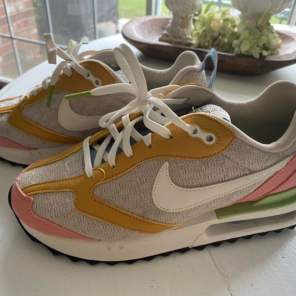 Nike Sun Club shoes. Hard to find - Picture 2 of 16